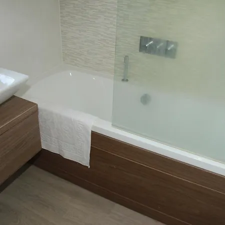 Maison d'hôtes Spacious King Size Detached House Free Wifi Free Parking *