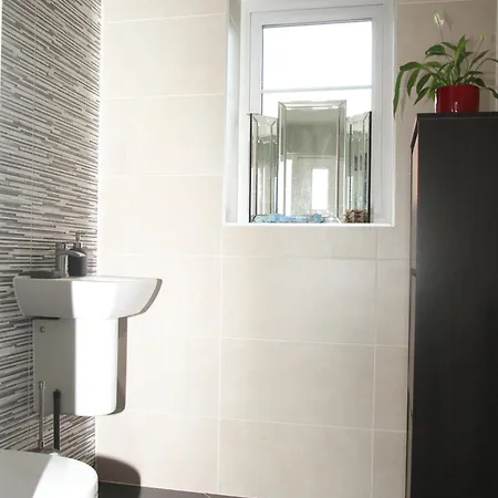 Spacious King Size Detached House Free Wifi Free Parking Maison d'hôtes Sheffield