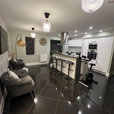 Spacious King Size Detached House Free Wifi Free Parking Maison d'hôtes