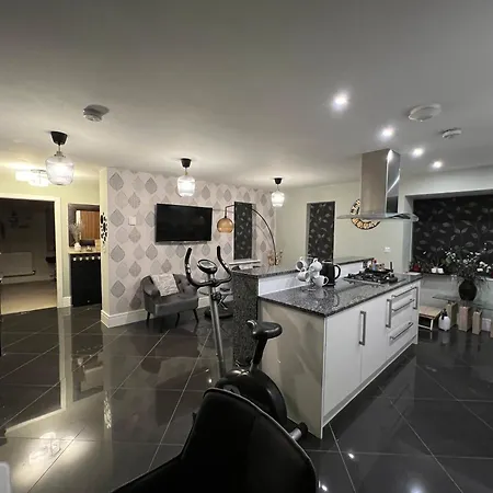 Spacious King Size Detached House Free Wifi Free Parking Sheffield